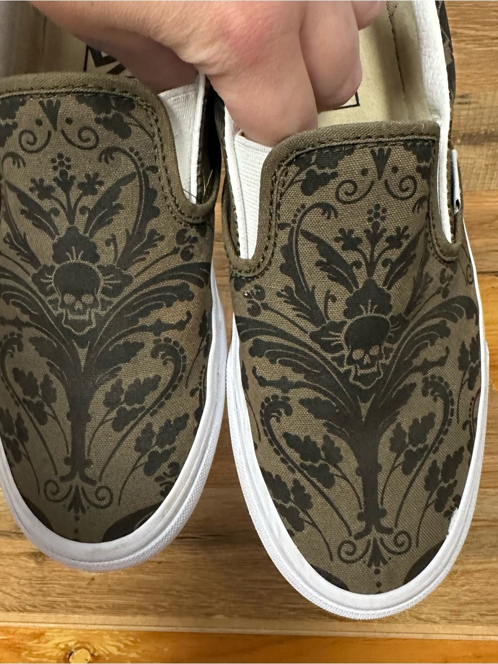 Vans women’s green skull print slip ons size 8.5 - Picture 8 of 8